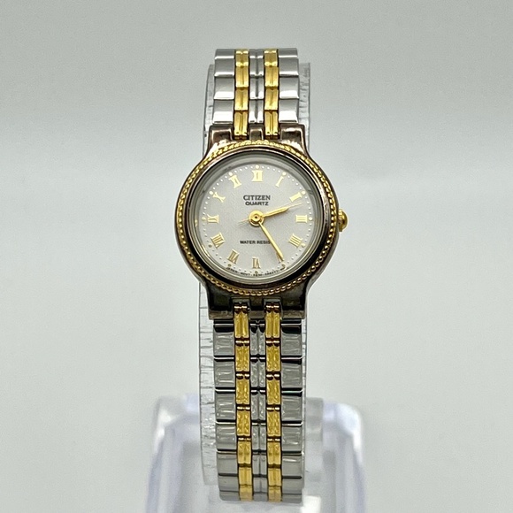 Vintage Petite Citizen Round Gold White and Silver tones Ladies watch Working - Picture 1 of 9